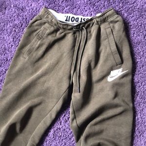 NIKE Sweatpants